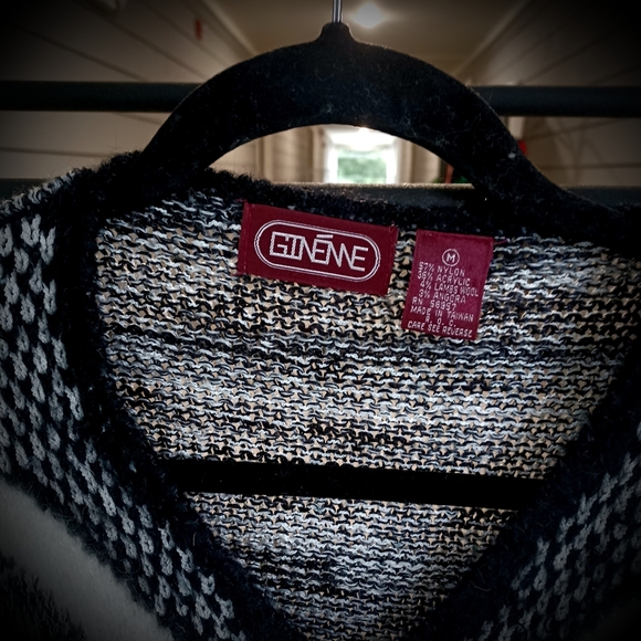 Ginenne Vintage 80's V-Neck Wrap Knit Sweater - Picture 4 of 6